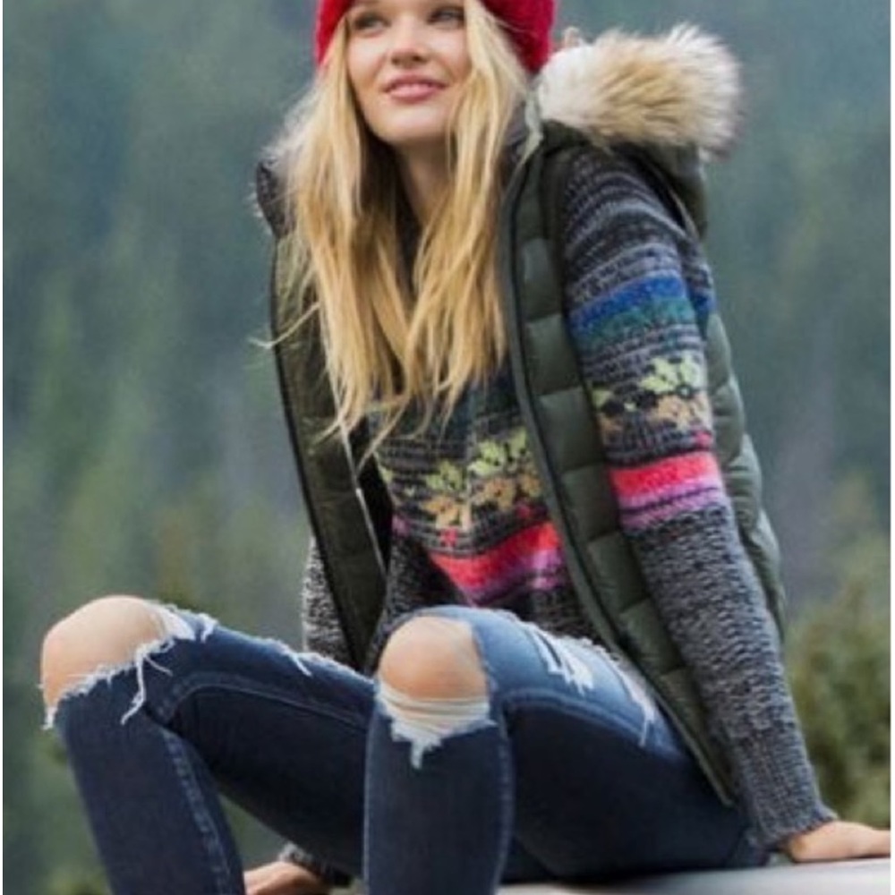 American Eagle Outfitters Sweater